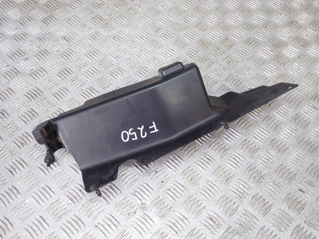 Prawa kierownica powietrza do Ford F350 F250 2021 4x4, model 6.2, Autolandparts, widok z bliska na elementy kierownicy