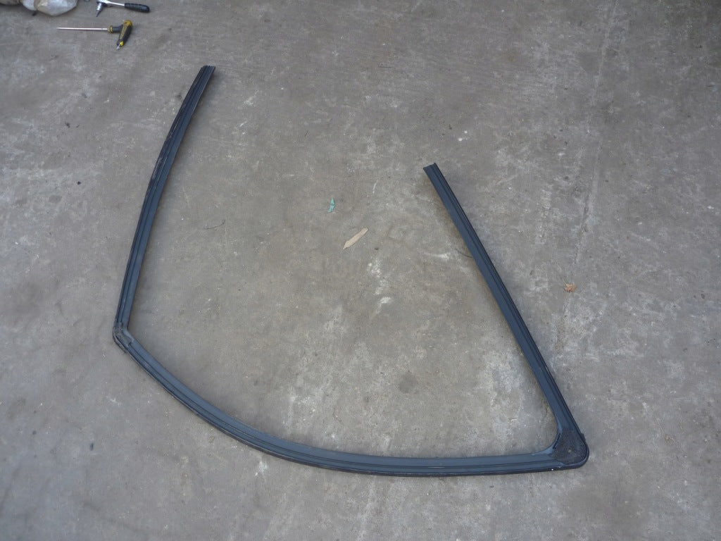 Front Door Window Seal Dodge RAM 19-
