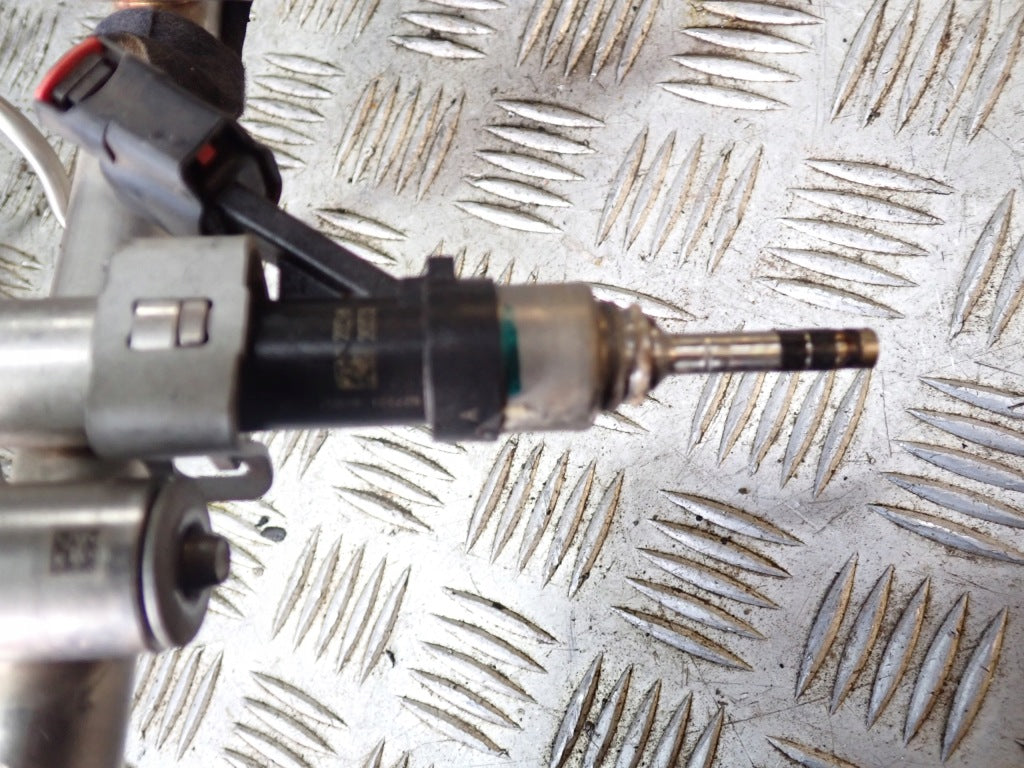 Fuel injection system for the Chevrolet Tahoe and Suburban L84 5.3 and 6.2 engines; a view of an authorised Autolandparts injector.