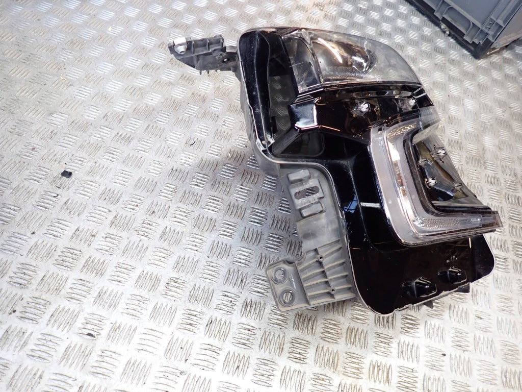 Lampa Przednia Lewa Reflektor Lewy Chevrolet Suburban Tahoe 2021-