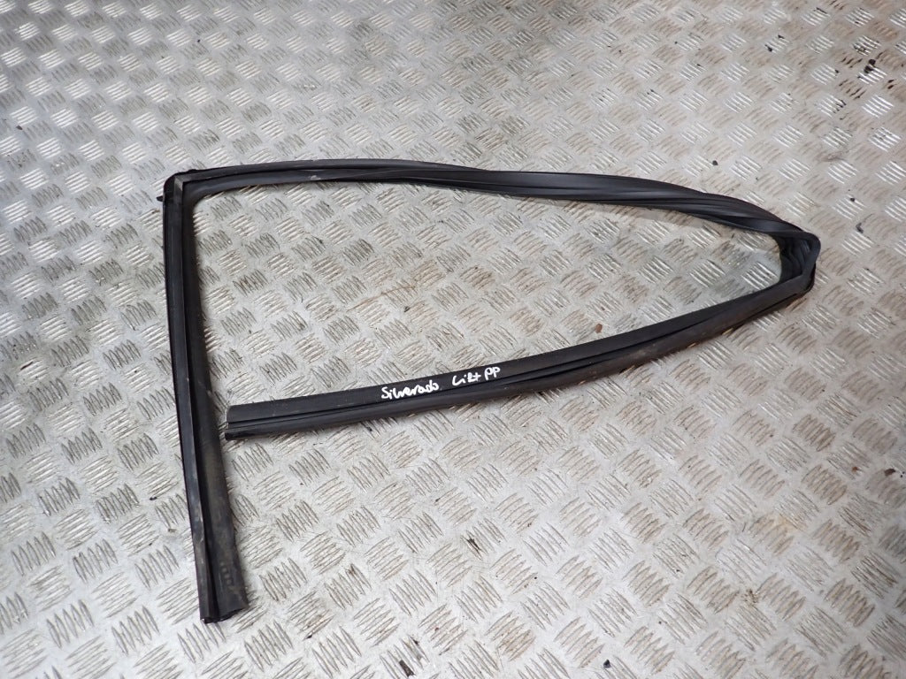 Uszczelka Szyby Drzwi Przednia Przód Chevrolet Silverado GMC Sierra 19-