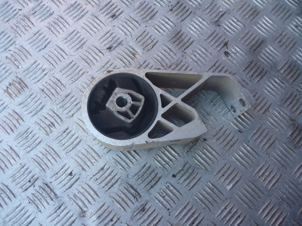 Łapa Poduszka Skrzyni Cadillac XT5 3.6 2017-