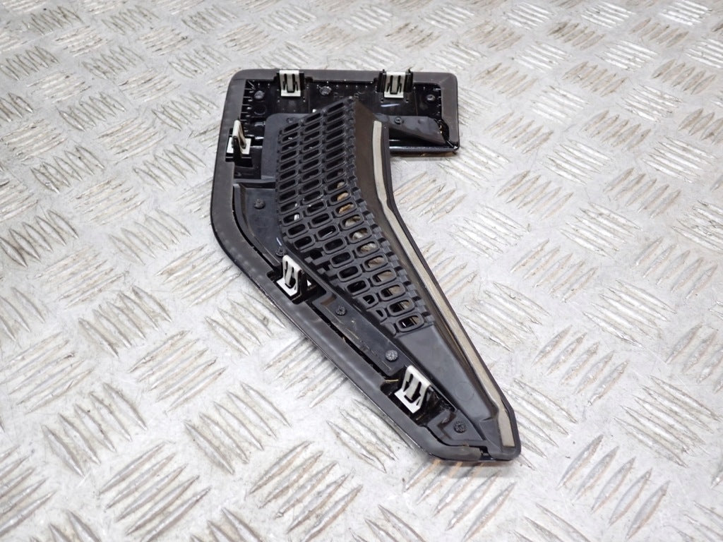 Emblemat błotnika prawego przedniego do Ford F150 XLT 2021 od Autolandparts, widoczny na zdjęciu.