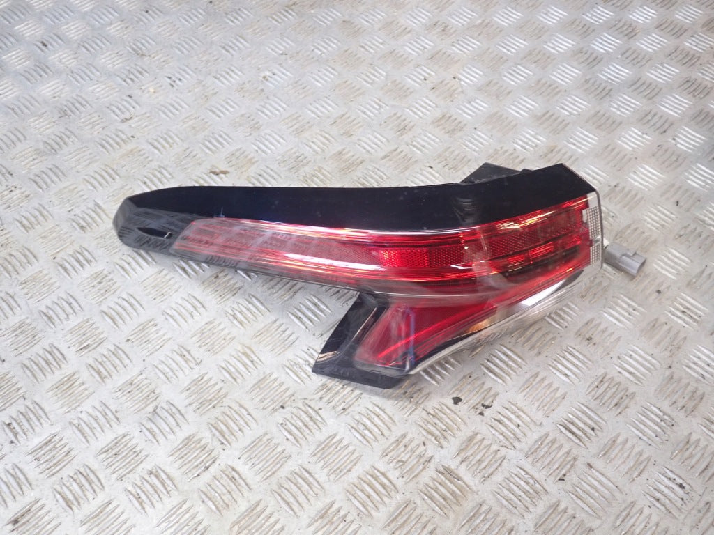 Lampa Tylna Lewa Zewnętrzna Toyota Sienna XL40 2021