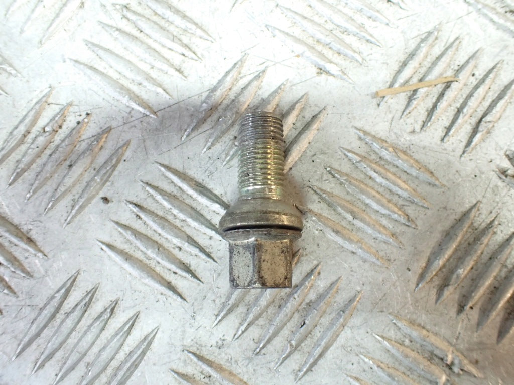 VW Atlas Cross Sport 2022 Wheel Bolt