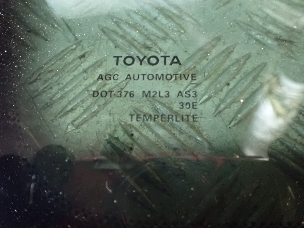 Szyba Karoseryjna Lewa z Chromem Toyota Sienna 2021