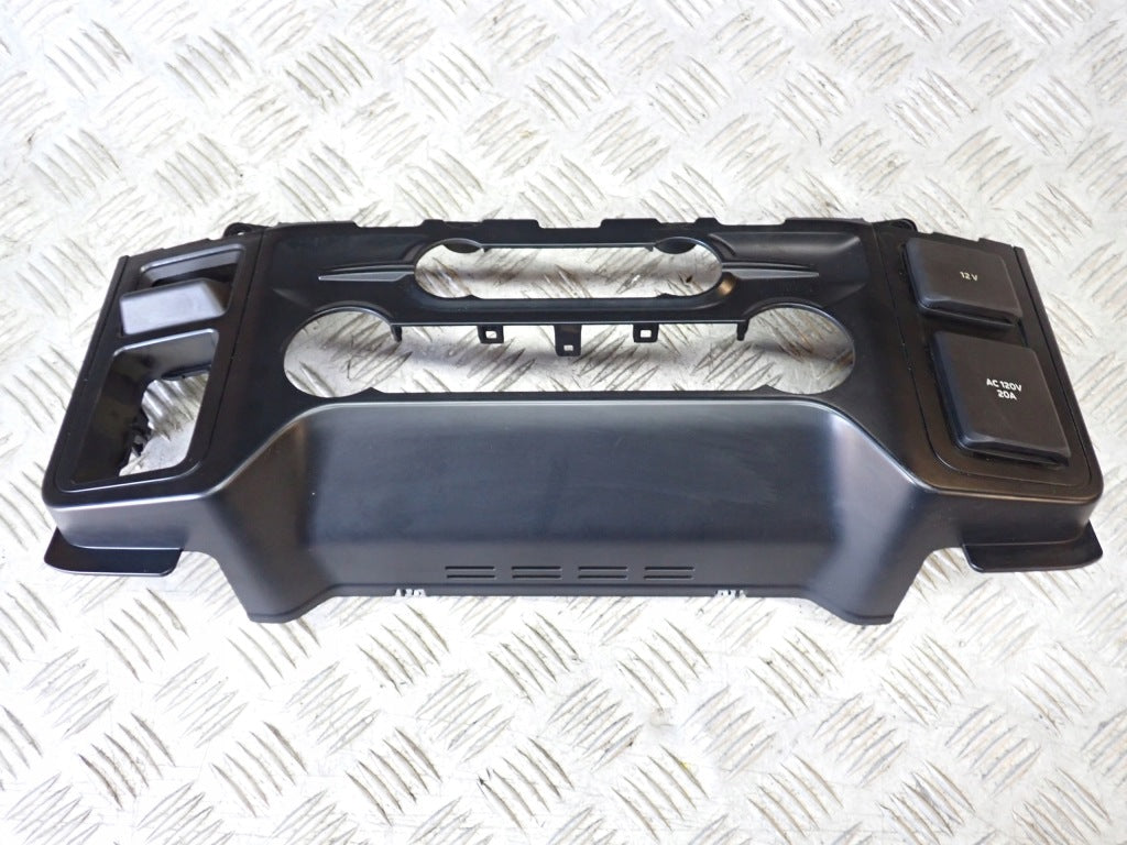 Obudowa panelu klimatyzacji Ford F150 3.5 Hybrid Powerboost 2025, czarna ramka od Autolandparts, widok z przodu