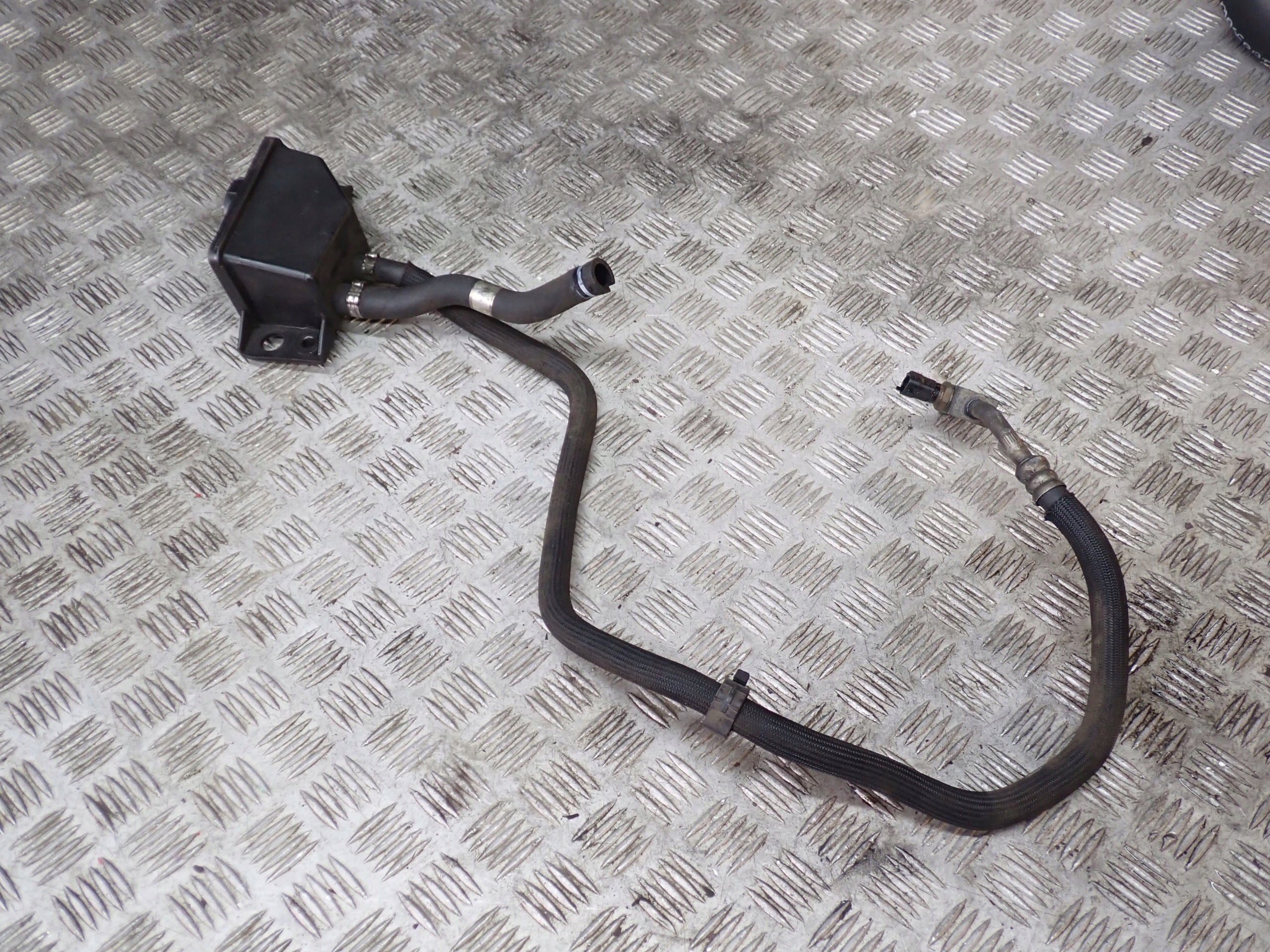 Zbiornik Zbiorniczek Płynu Wspomagania Maserati Quattroporte Ghibli 2015