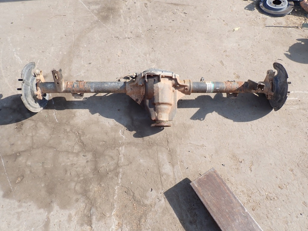 Zestaw tylnego mostu i piast osi Ford F150 XLT 2021- marki Autolandparts, elementy blokady i półosie samochodu.