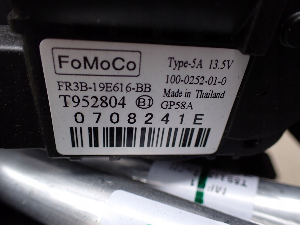 Nagrzewnica Ford F150 2025 LIFT w kolorze czarnym, widoczna z przodu, montowana w samochodzie marki Ford.