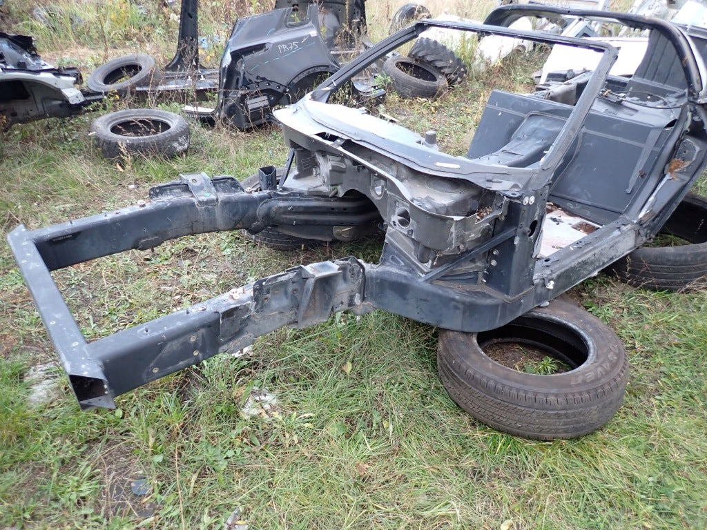 Rama Wzmocnienie Przednie Ćwiartki Belka Podłużnice Przód Corvette C5