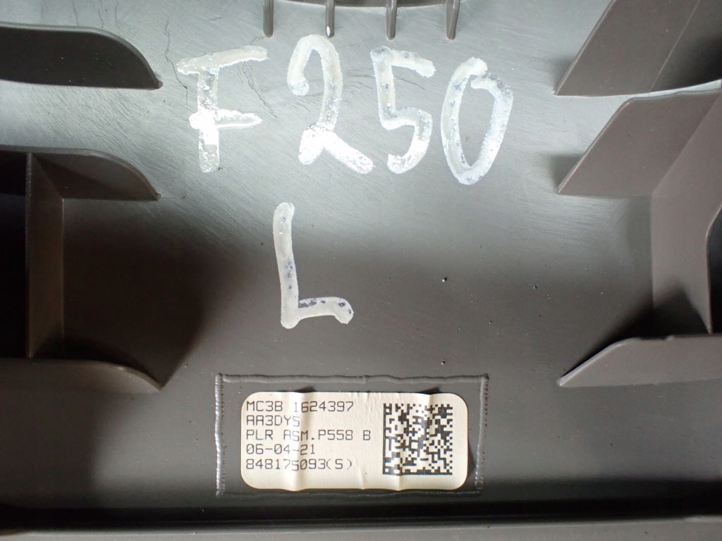Osłona słupka środkowego górna do Ford F350 F250 6.2 4x4 2021, część samochodowa marki Autolandparts.