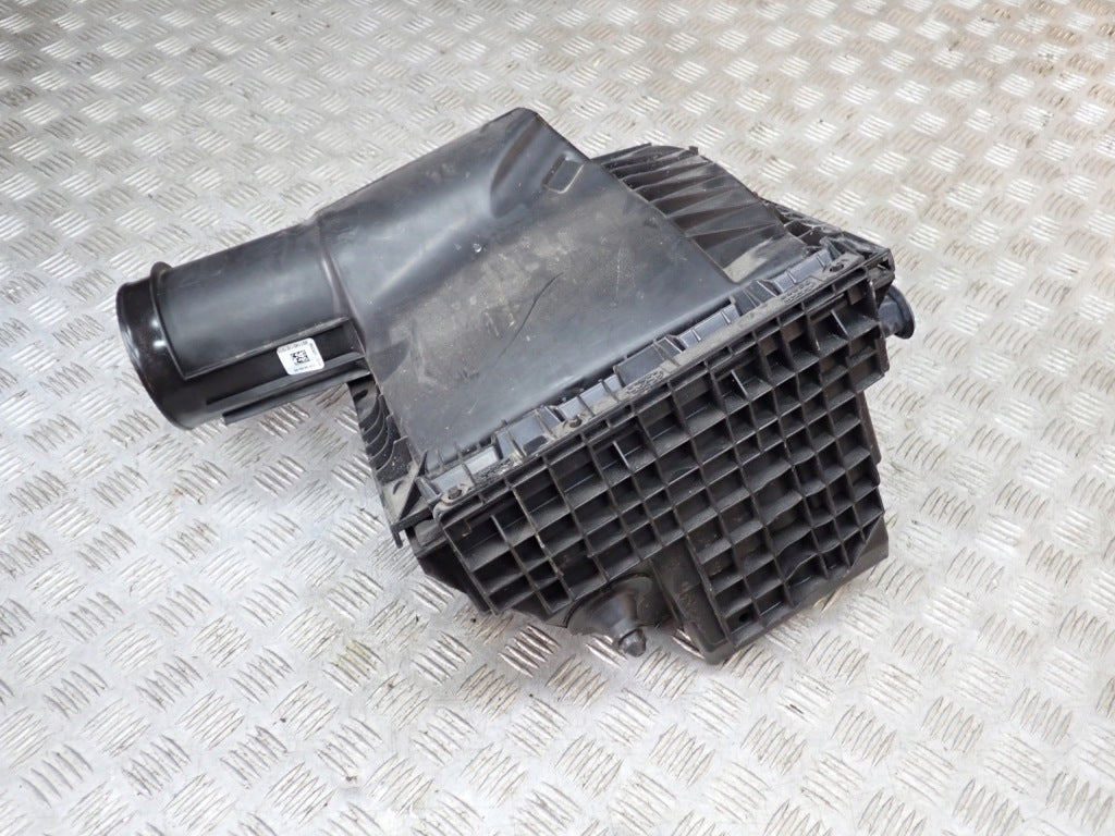 Obudowa filtra powietrza do Ford F350 F250 6.2 4x4 2020, marka Autolandparts, na tle silnika samochodu.
