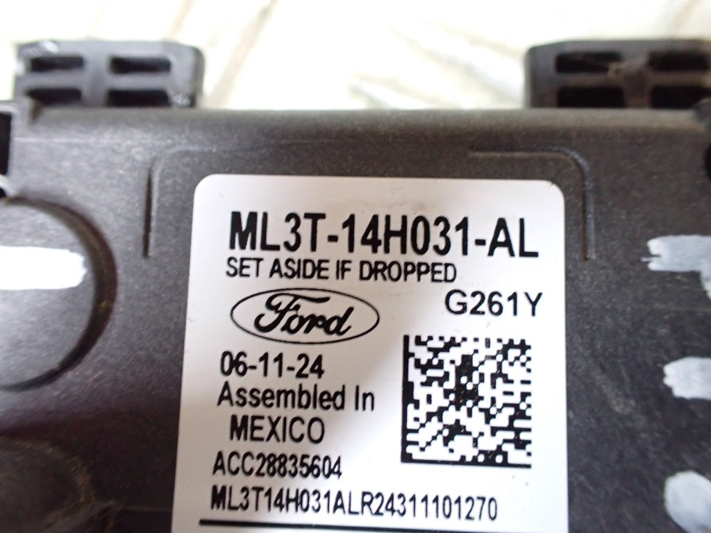 Czujnik martwego pola Radar Autolandparts do Ford F150 XLT Crew Cab 2024, widoczny na zdjęciu.
