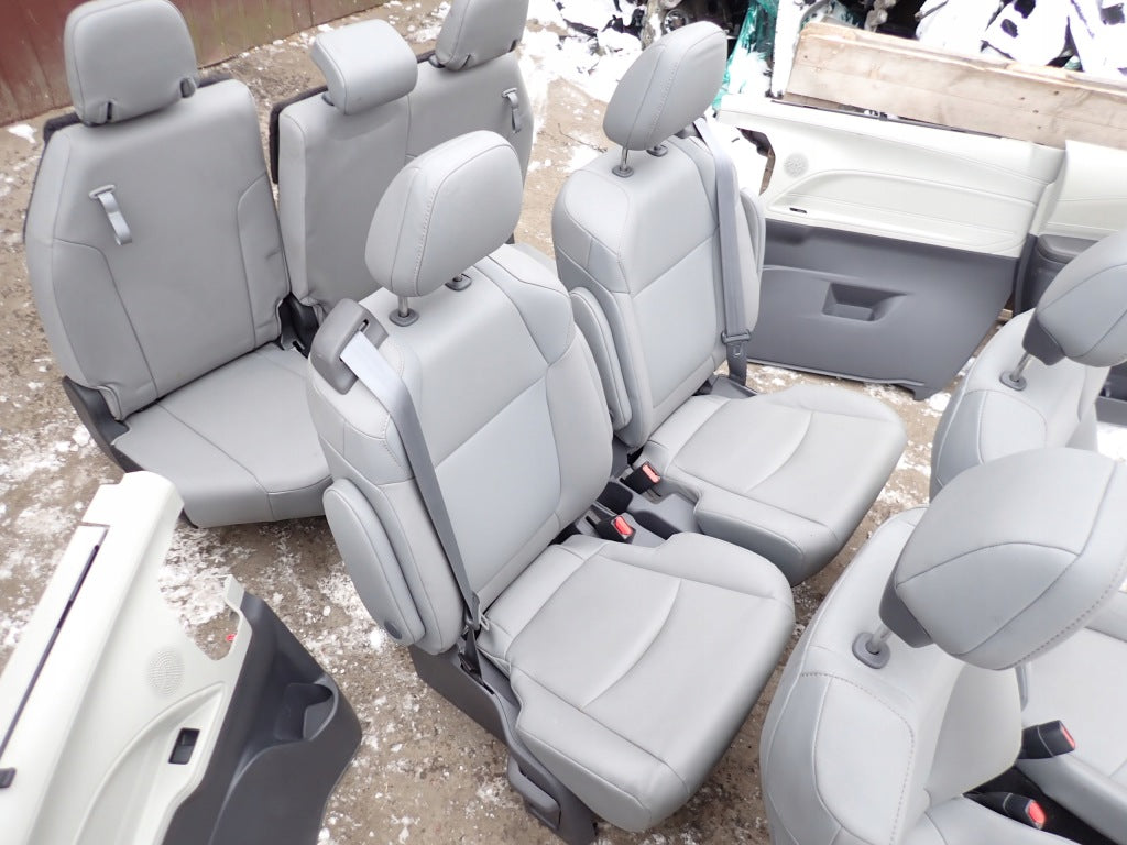 Tapicerka Kpl. Fotele Kanapa Boczki Skóra Toyota Sienna 2021