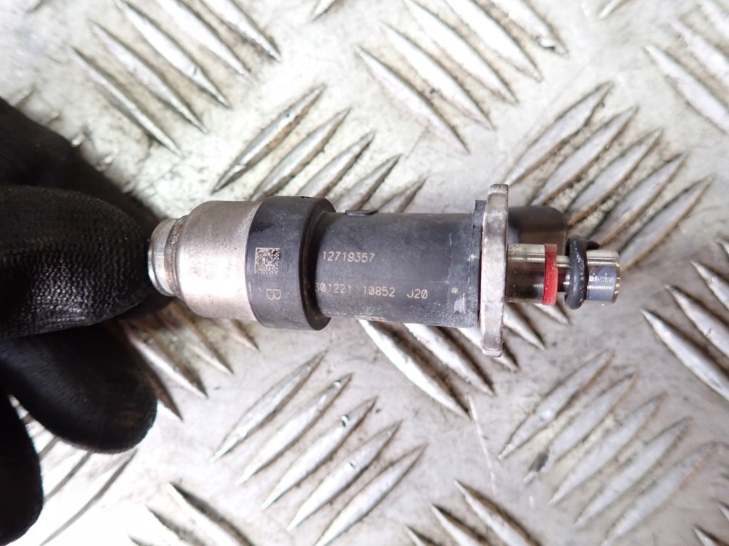 Injector Chevrolet Silverado Suburban Yukon Escalade Corvette C8 2022