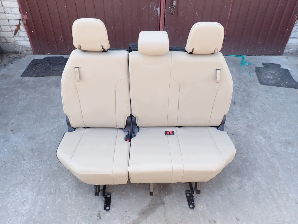 Tapicerka Kpl. Skórzana Fotele Kanapa 7 osób Toyota Sienna XL40 2021