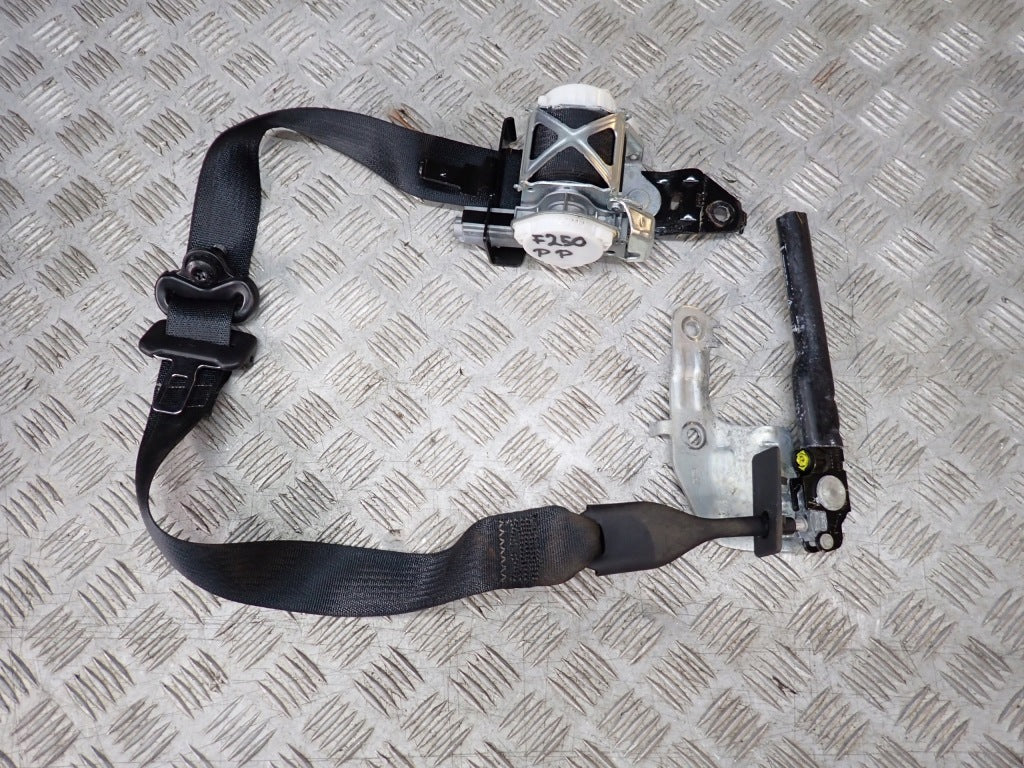 Pas bezpieczeństwa prawy przedni do Ford F350 F250 6.2 4x4 Super Duty 2021, oryginalny element marki Autolandparts.