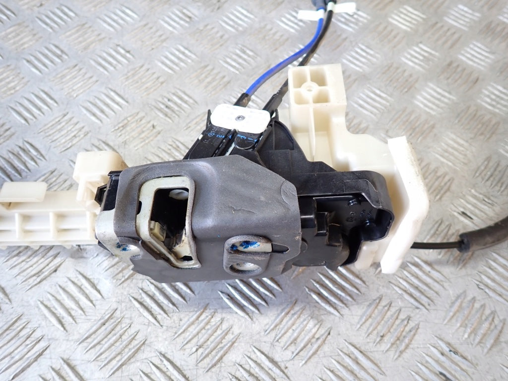 Zamek drzwi prawy tył do Ford F150 3.5 2021- od Autolandparts, widoczny mechanizm i obudowa w kolorze czarnym