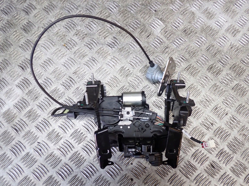 Zamek Siłownik Mechanizm Zamykania Tylnej Klapy Chevrolet Corvette C8 2020-