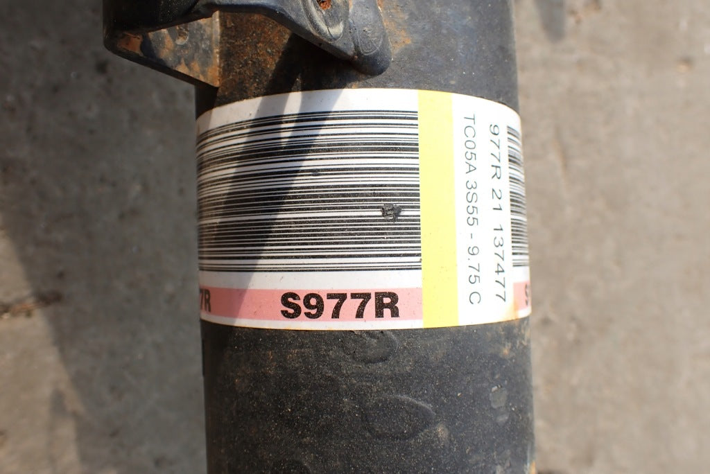 Zestaw tylnego mostu Autolandparts do Ford F150 XLT 2024, piasty i półosie, elementy układu napędowego.