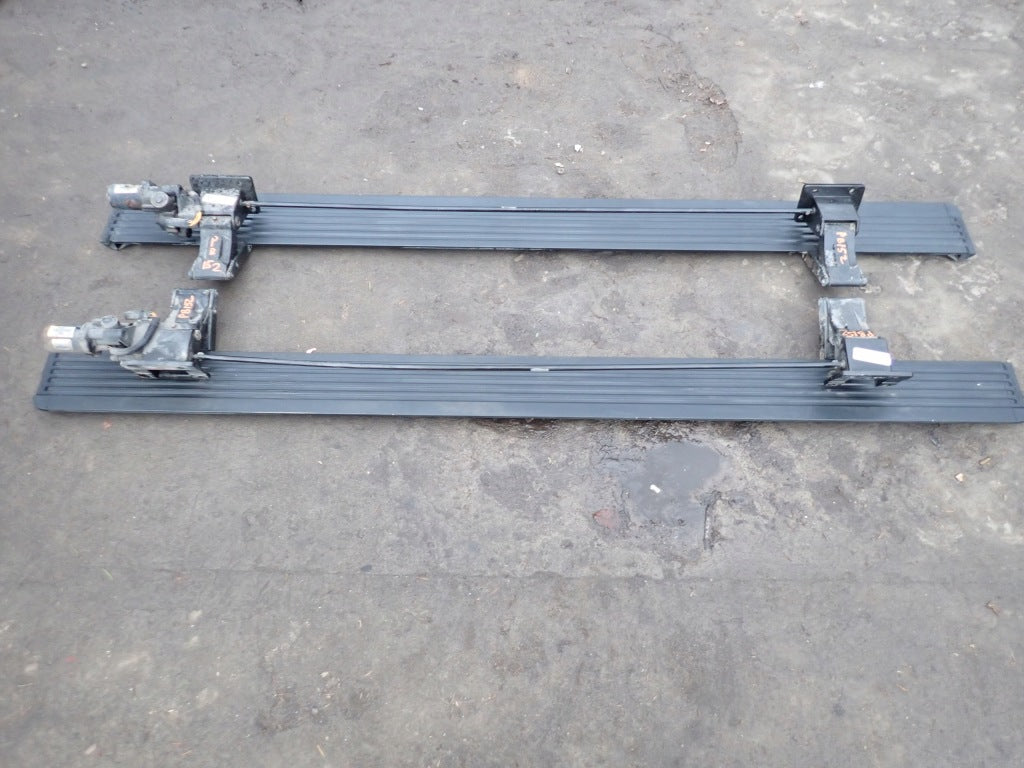Electric Retractable Steps Pair Set Dodge RAM Crew Cab V 2019-