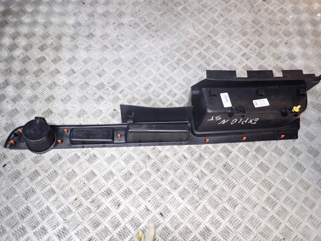 Boczek Bagaznika Prawy Dolny Ford Explorer ST 2020-