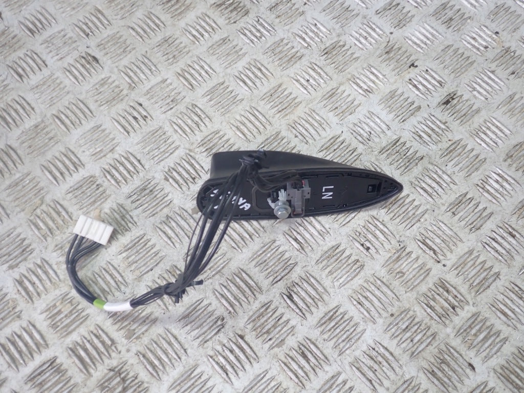 Antena Dachowa GPS Rekinek Toyota Sienna XL40 2021