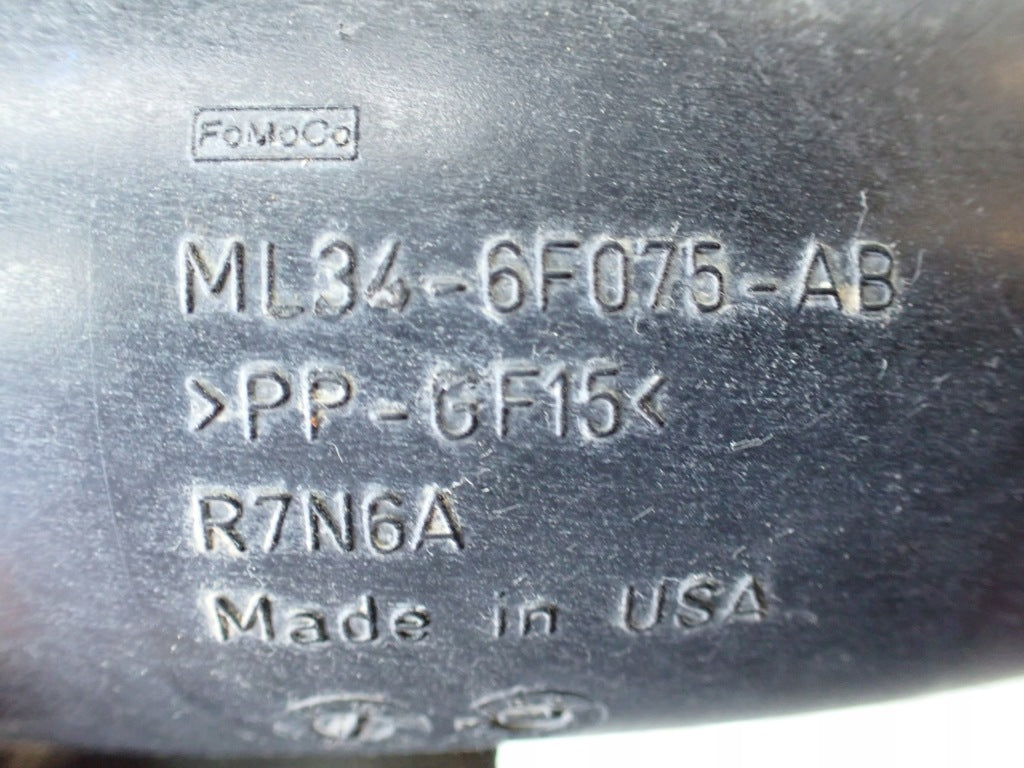 Przewód powietrza do Ford F150 3.5 2021–, autolandparts, widoczny przewód z końcówkami do układu wentylacji.