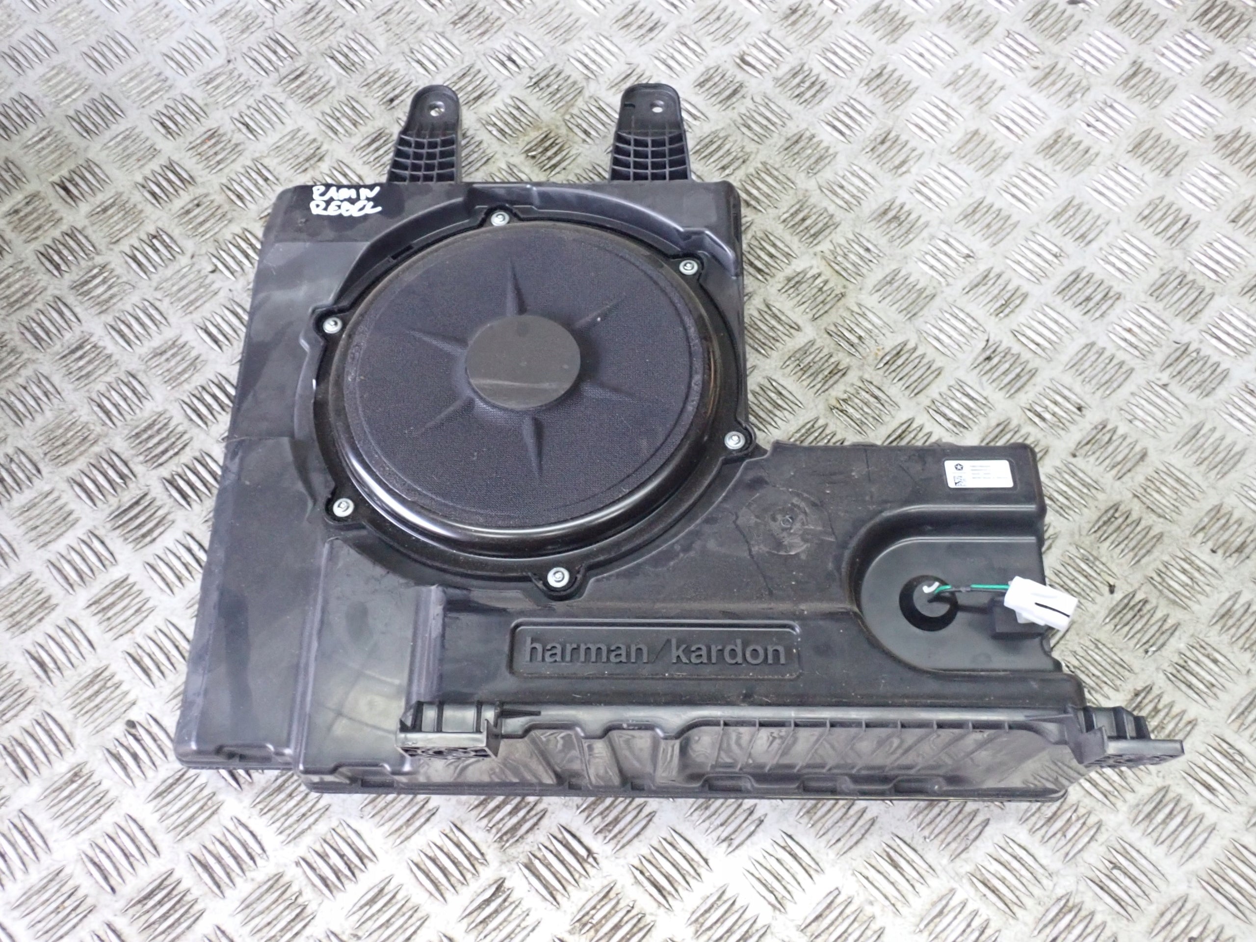 Subwoofer Głośnik Basowy Harman Kardon Dodge RAM 2019-