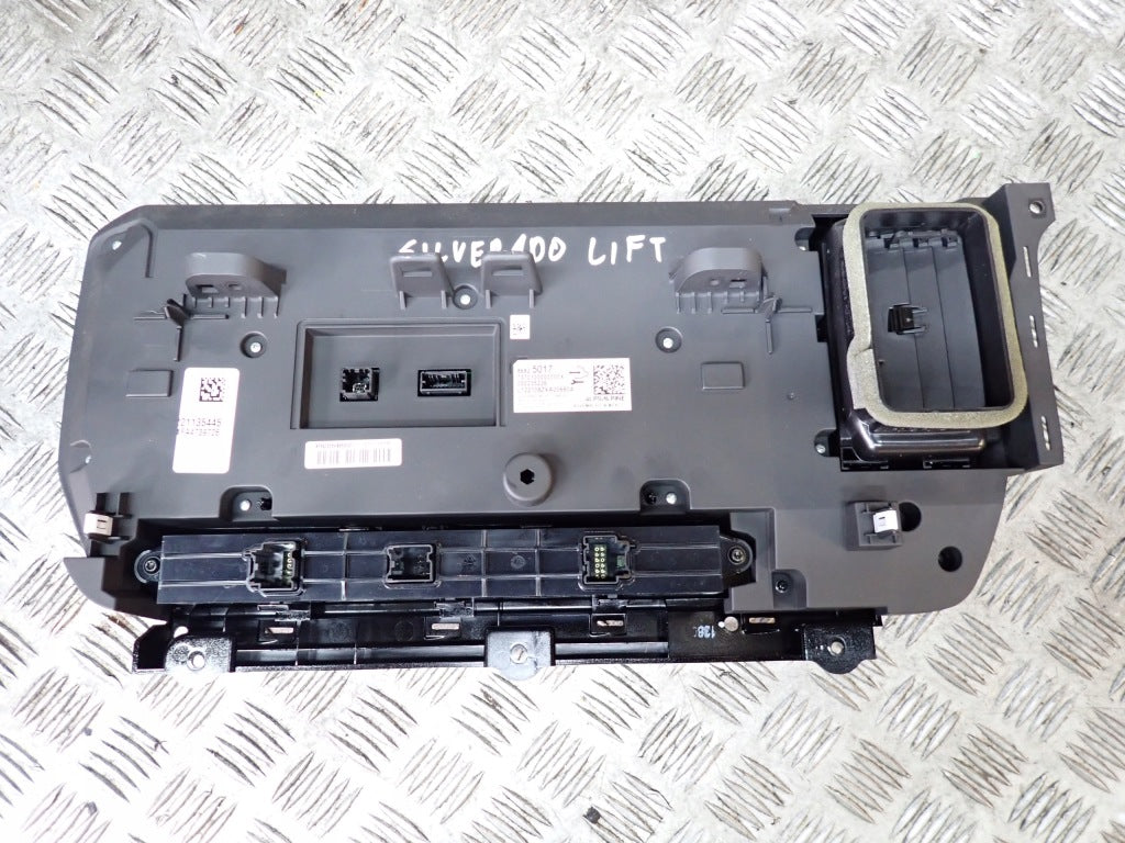 Panel Sterowania pod Radiem Chevrolet Silverado 2022
