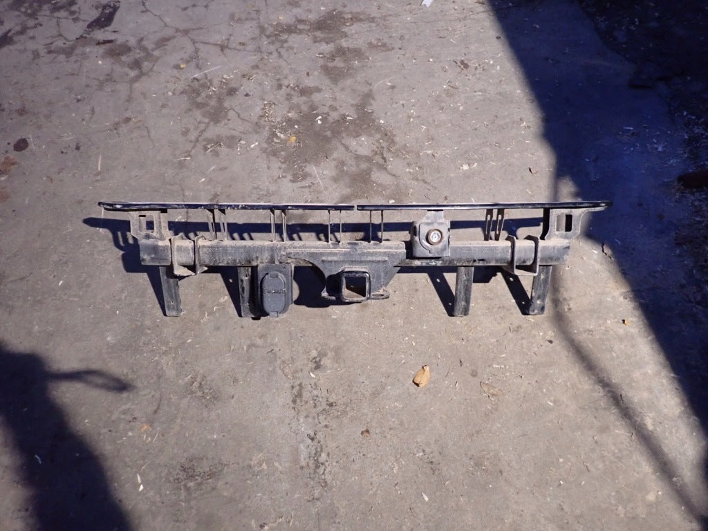 Belka Haka Tylna Zderzaka Chevrolet Suburban Tahoe GMC Yukon Escalade 2021-