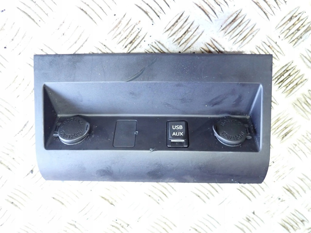 Panel Gniazdo AUX USB 12V Toyota Tundra 2016