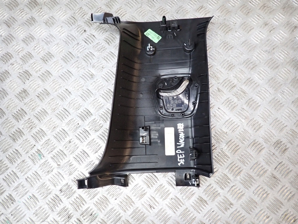 Osłona Słupka Tylna Prawa Jeep Wagoneer Grand Wagoneer WS 5.7 22-