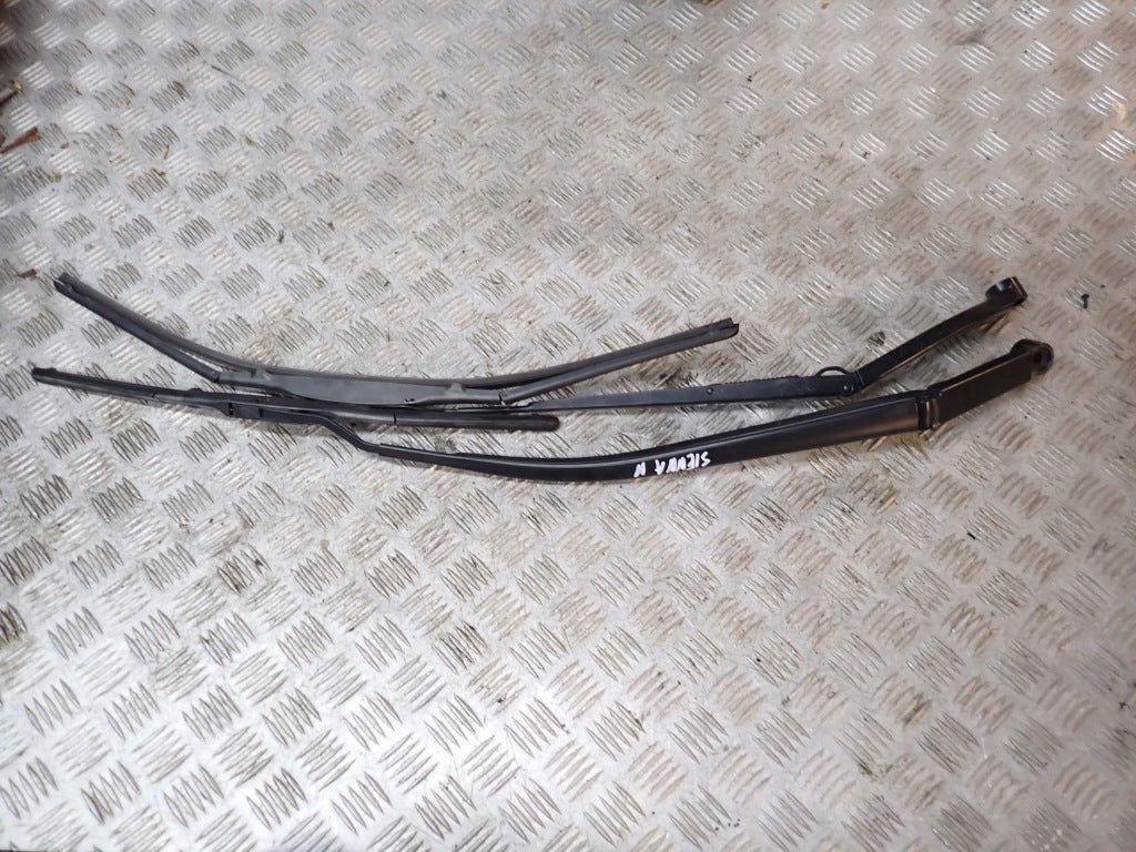 Wiper Arms Blades Toyota Sienna XL40 2021