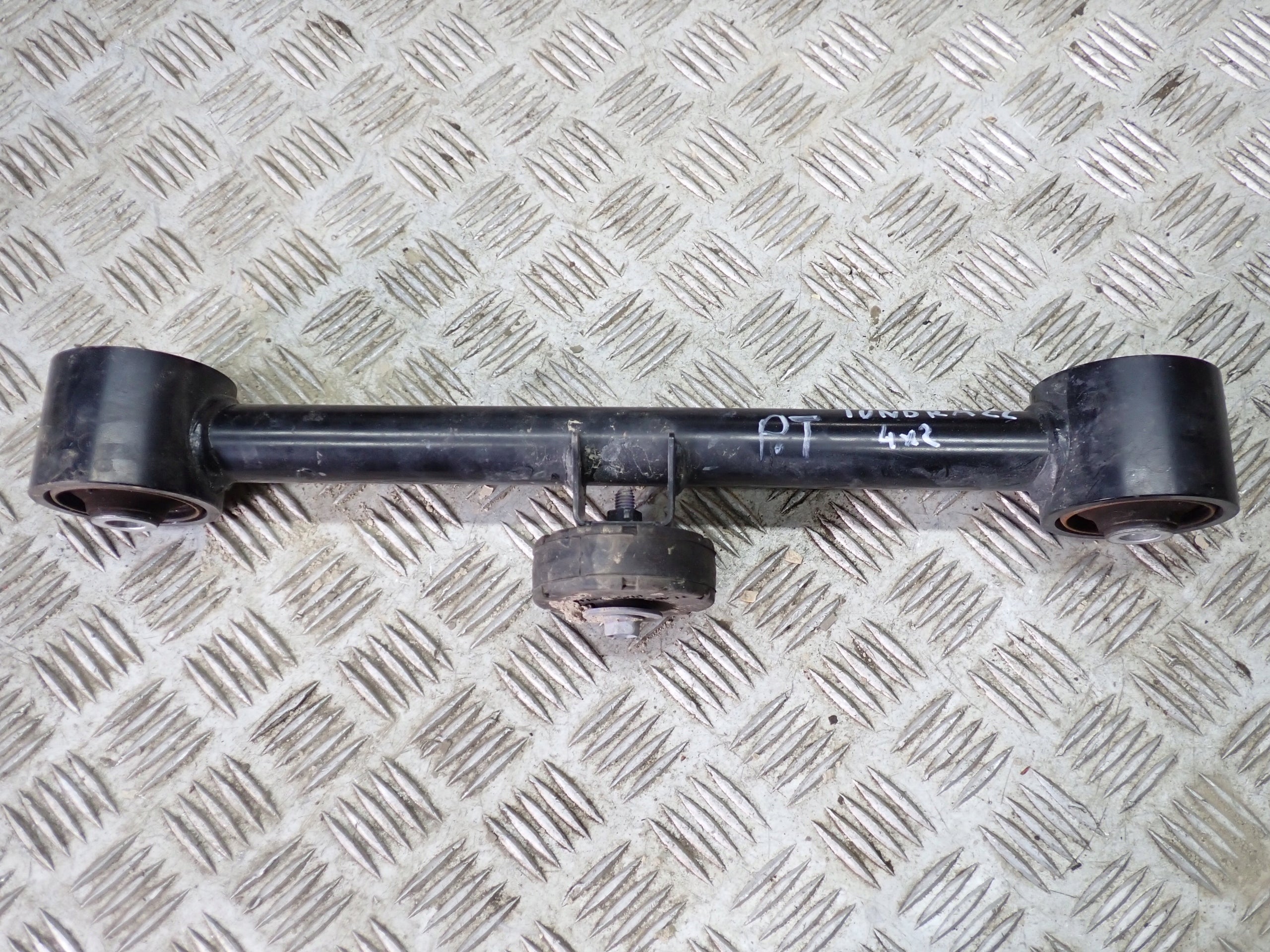 Wahacz Tylny Tył Toyota Tundra 3.4 3.5 2022-