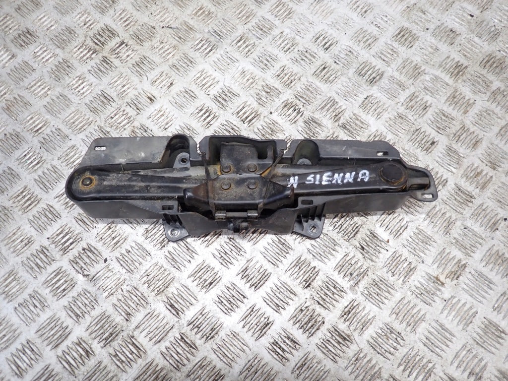 Car Jack – Toyota Sienna XL40 2021 Mounting Bracket