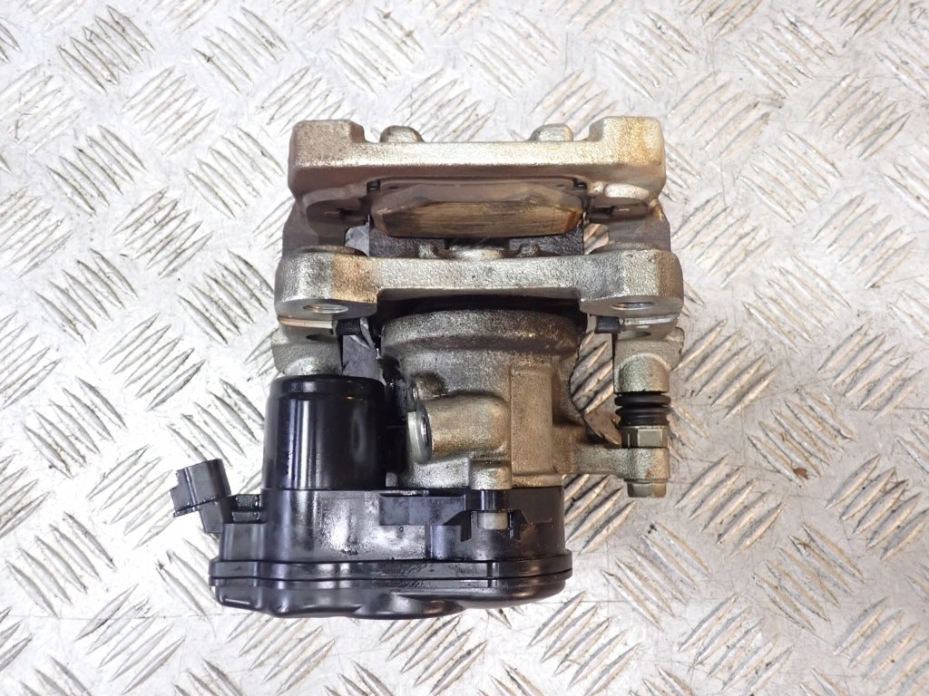 Zacisk Hamulcowy Lewy Tylny Kpl. z Silniczkiem Toyota Sienna XL40 2021