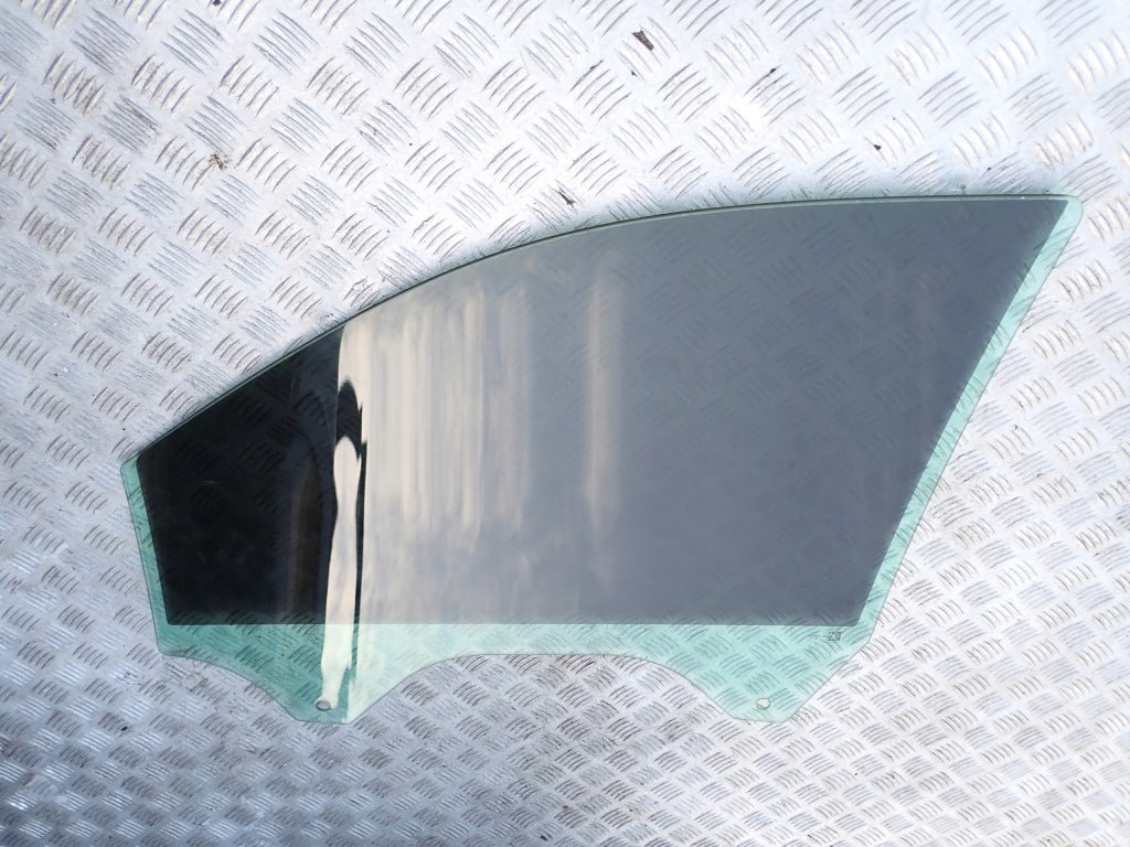 Right Front Door Glass Chevrolet Silverado GMC Sierra 2019-