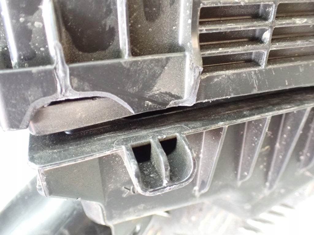 Obudowa Filtra Powietrza Lewa Uszkodzona Toyota Tundra 2022-