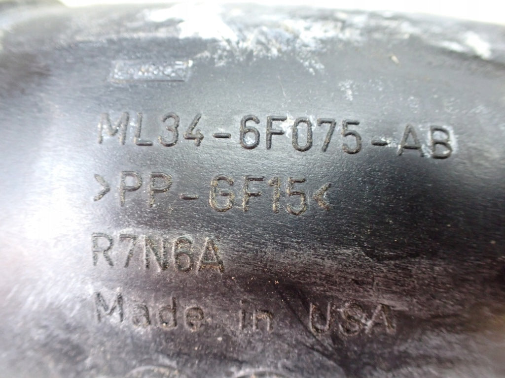 Rura przewodu powietrza do Ford F150 3.5 2021- od Autolandparts, czarna elastyczna rura z końcówkami na wymianę.