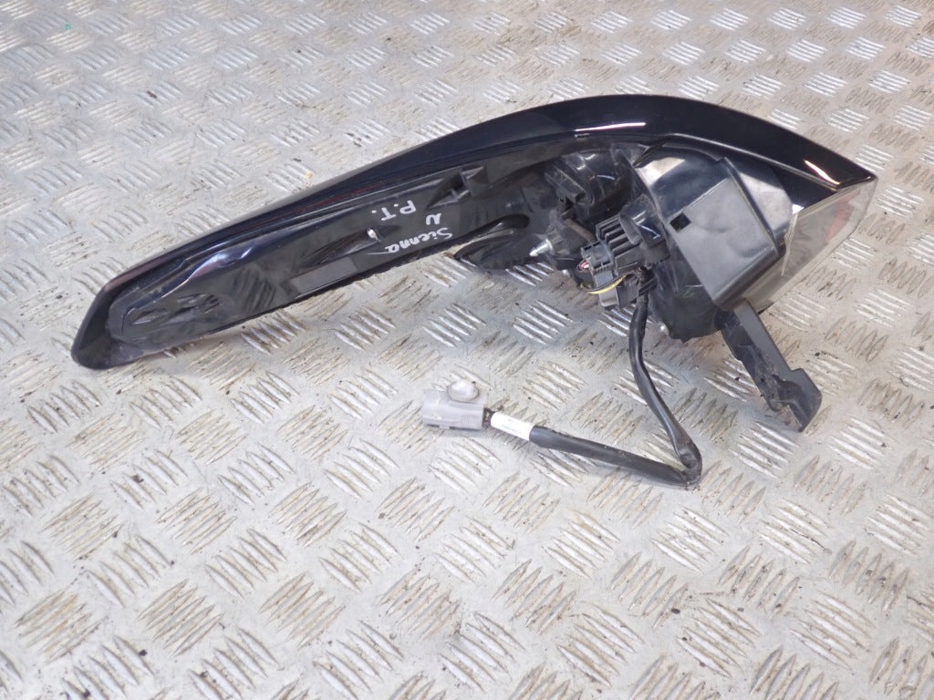 Lampa Tylna Prawa Zewnętrzna Toyota Sienna XL40 2021