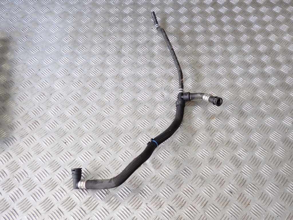 Przewód wody do Ford F150 3.5 2021- od marki Autolandparts, widoczny na zdjęciu, elastyczna rura złącza wodne samochodu