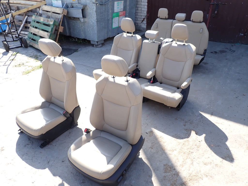 Tapicerka Kpl. Skórzana Fotele Kanapa 7 osób Toyota Sienna XL40 2021