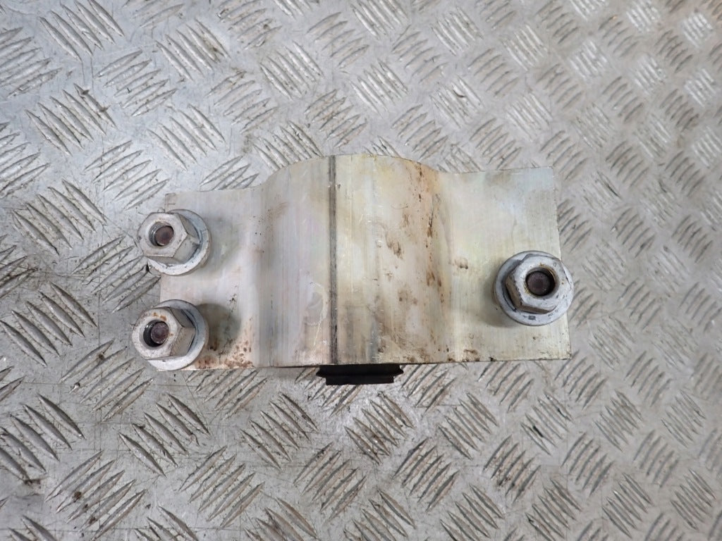 Poduszka łapa mocowania silnika prawa do Ford F250 F350 Super Duty 2021, Autolandparts, widok z boku na element montażowy.