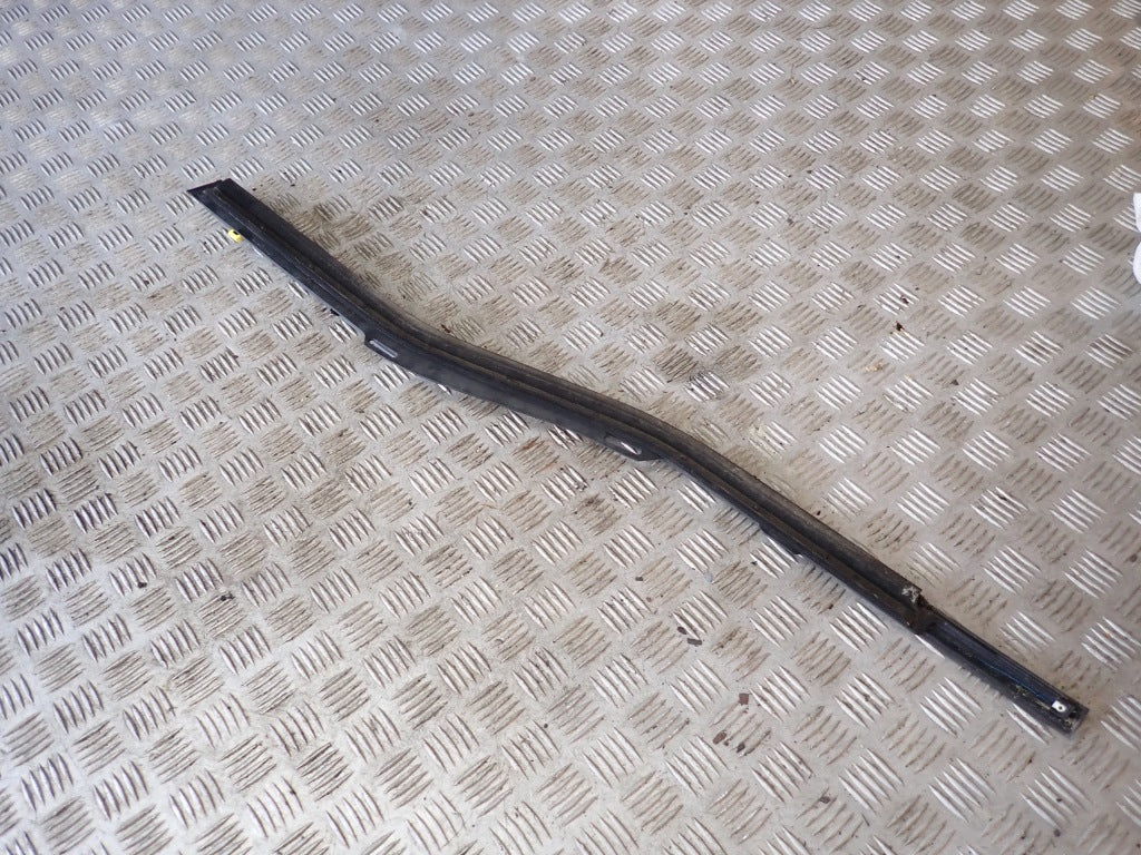 Listwa zgarniająca drzwi lewa i prawa do Ford F150 3.5 2025, element wykończenia auta, montaż przy drzwiach.