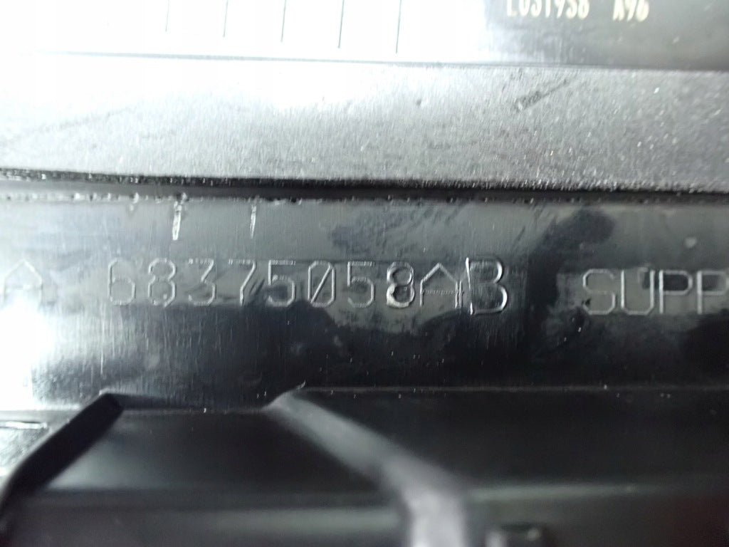 Listwa Drzwi Prawy Tył Jeep Grand Cherokee WL Długi 3.6 21