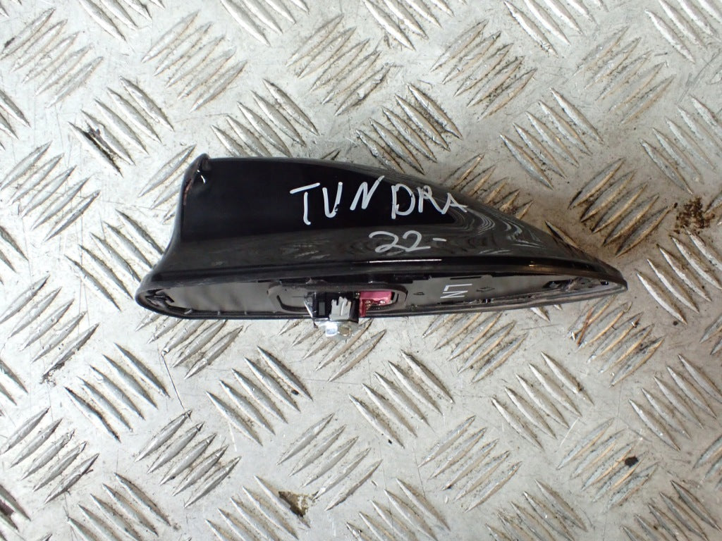 Antena Dachowa Rekinek GPS Toyota Tundra 2022-