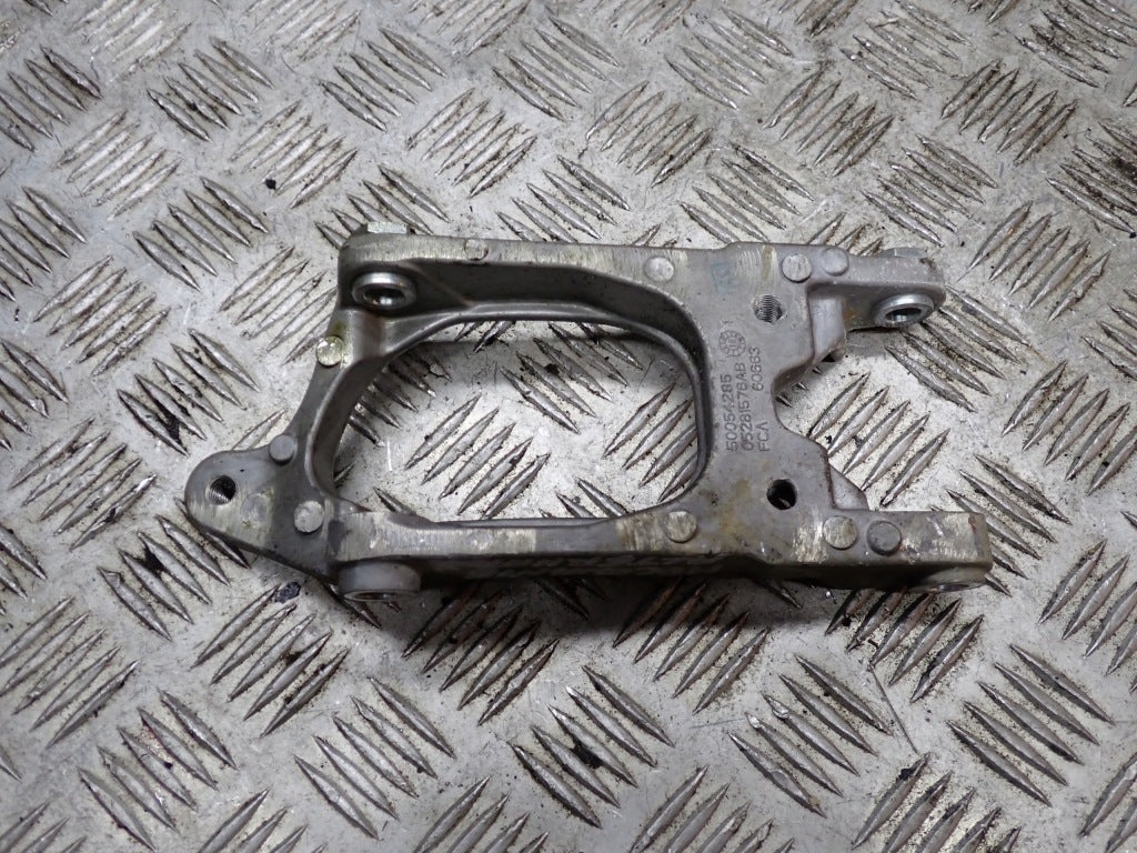 Alternator Bracket Mount Jeep Wrangler 2.0 2020