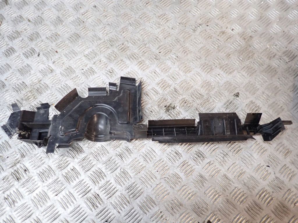 Osłona powietrza boczna prawa kierownicy do Toyota Sienna XL40 2021, element samochodowy marki Autolandparts.